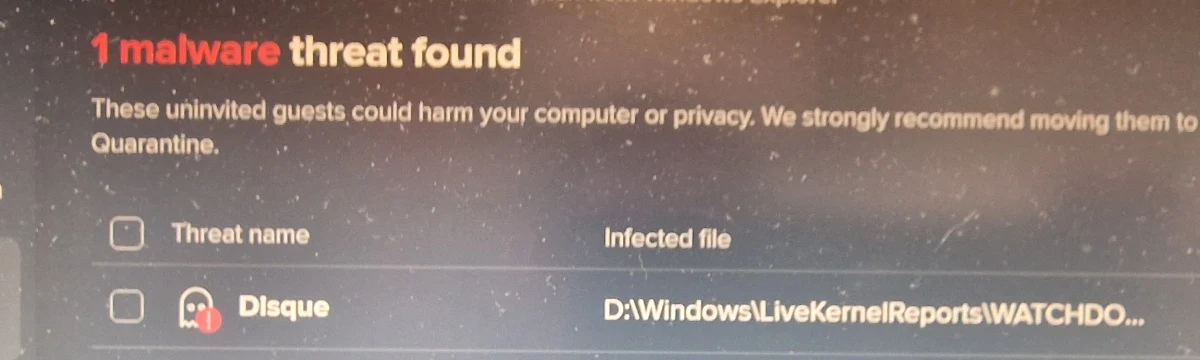 Antivirus result showing one malware threat found, threat name Disque, infected file in the Windows LiveKernelReports folder